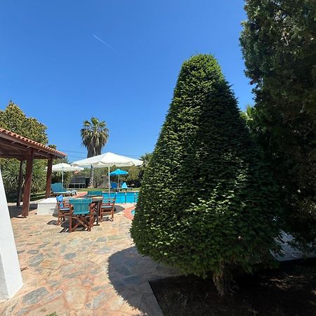 Country House With Pool And Big Garden 오로포스 외부 사진