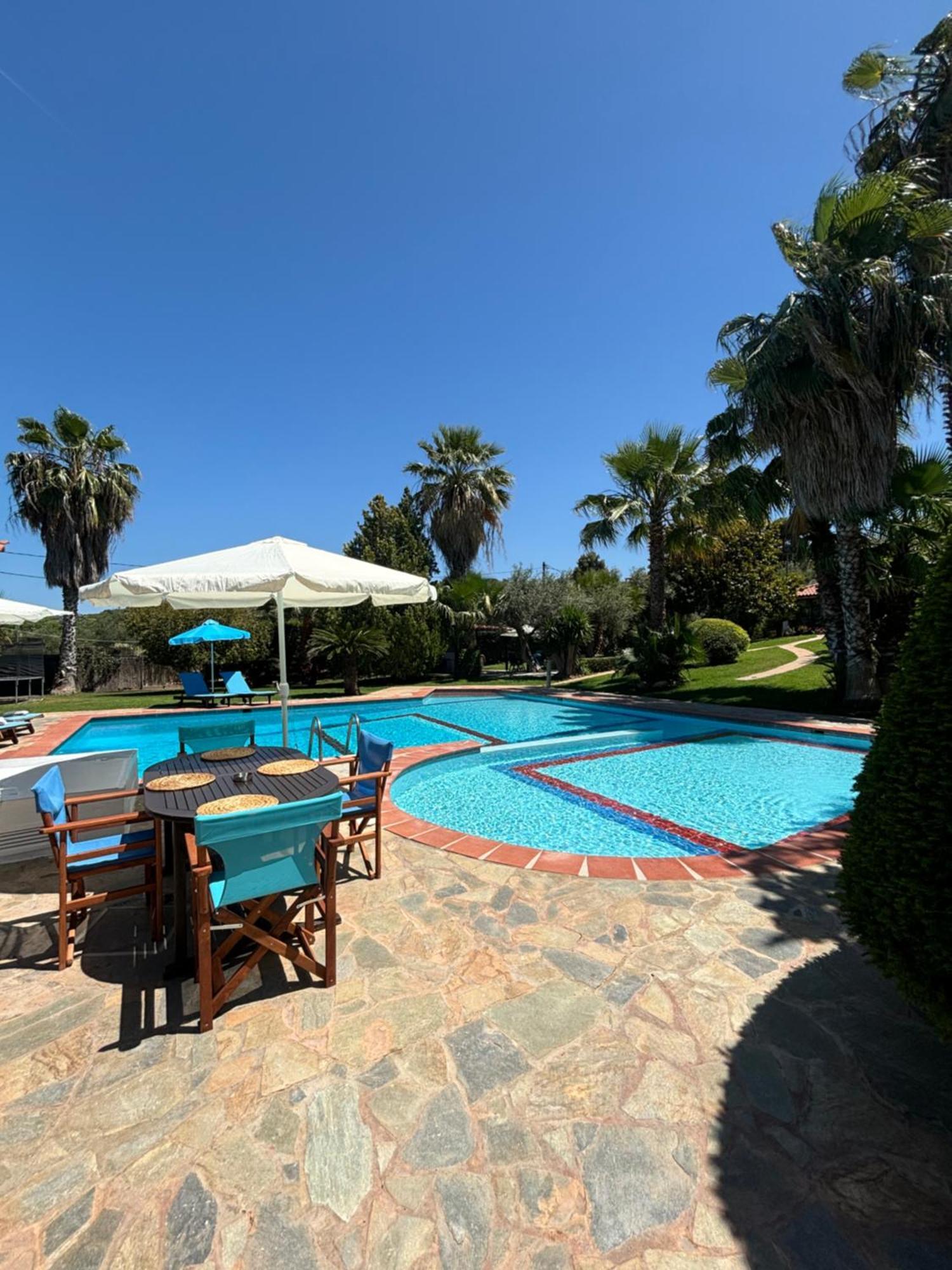 Country House With Pool And Big Garden 오로포스 외부 사진